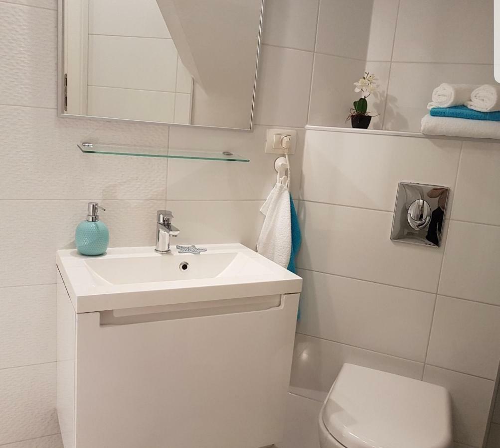 Studio Apartment Lily โรวีน ภายนอก รูปภาพ
